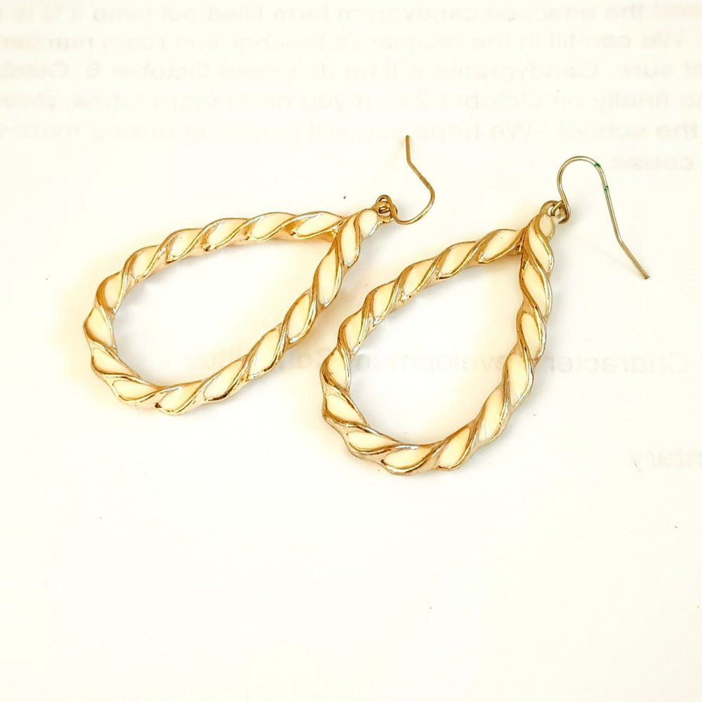 Vtg Enamel Twisted Teardrop Earrings. Gold Tone and Cream Hook Jewelry